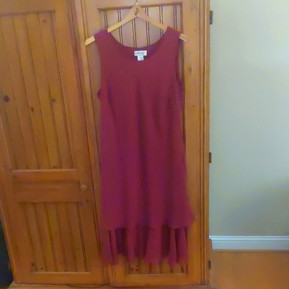 Drapers & Damons Elegant Burgundy Sleeveless Dress